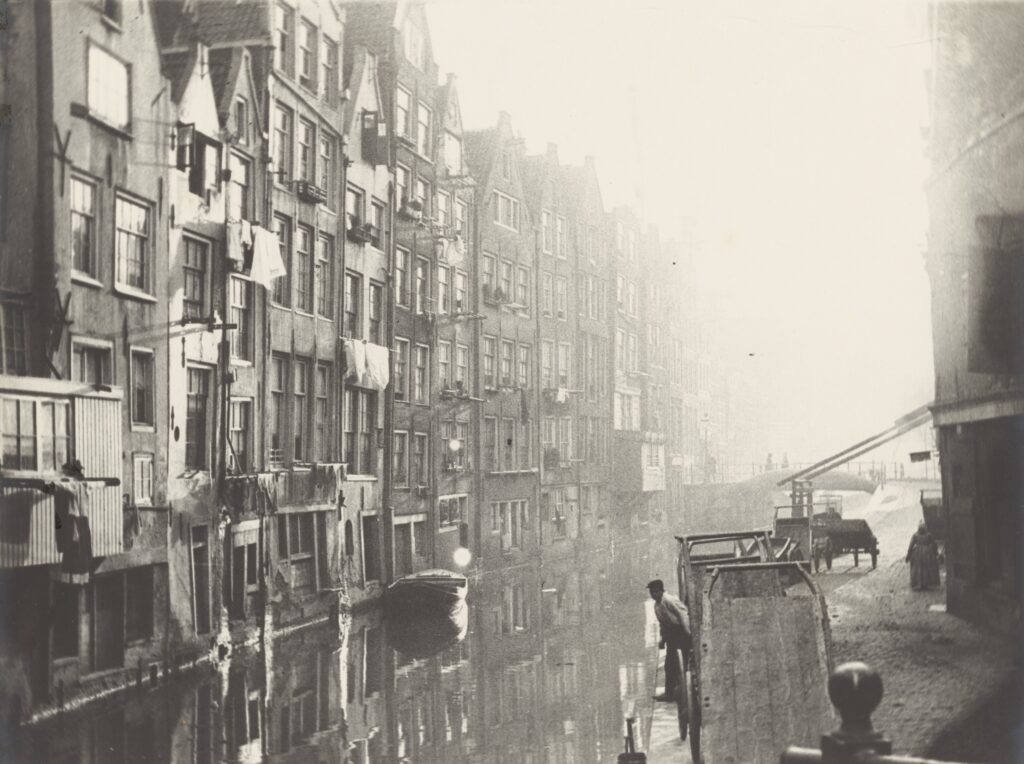 George Hendrik Breitner, Oudezijds Achterburgwal, Amsterdam (Het Kolkje), 1894–1898 Photograph, 11.8 × 13.8 in Rijksmuseum, Amsterdam